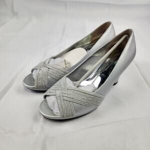 Easy Street Alive@5 Lavish Silver Satin Glitter Peep Toe Heels 7.5 WW